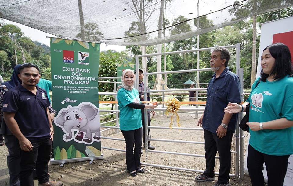 YBrs. Puan Norzilah Mohammed officiating Elly's new portable paddock.