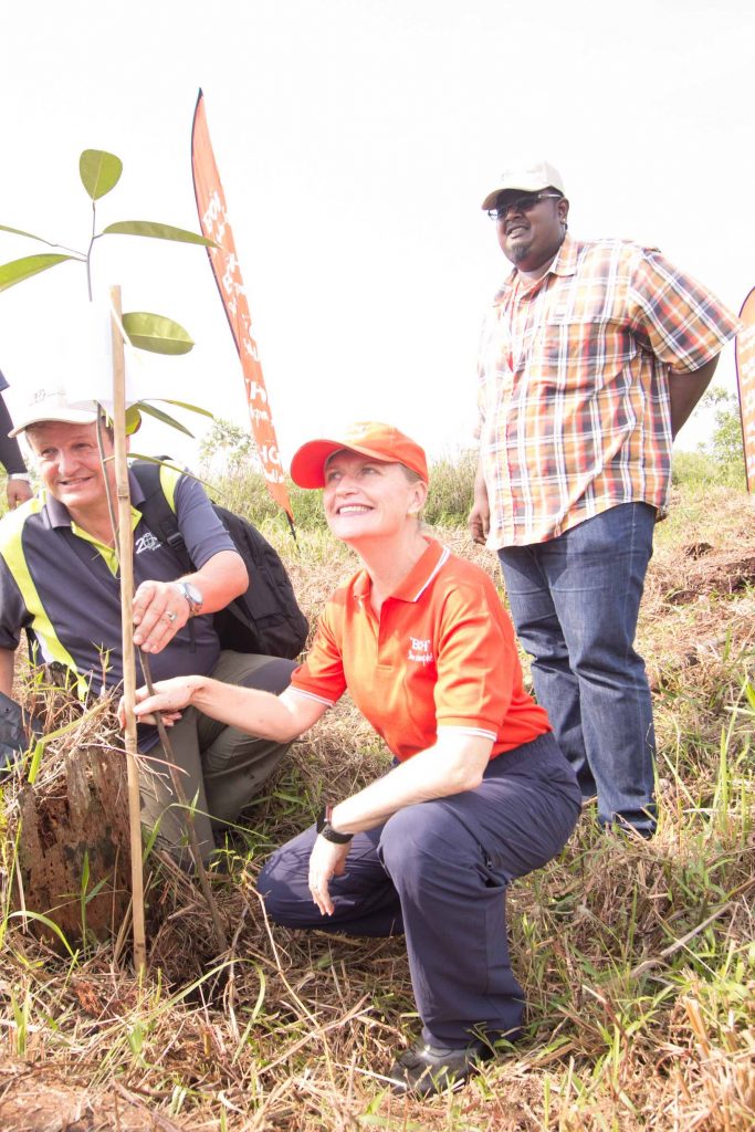 Ms. Caroline Russell, Deputy Chairman & CEO of BOH Plantations proudly showing her ‘Tenggek Burung’ tree she planted. Looking on are Encik Faizal Parish, Director of Global Environment Centre (left) and Mr. Michael Isthyben Sawairnathan, Manager of Kuala Selangor Nature Park