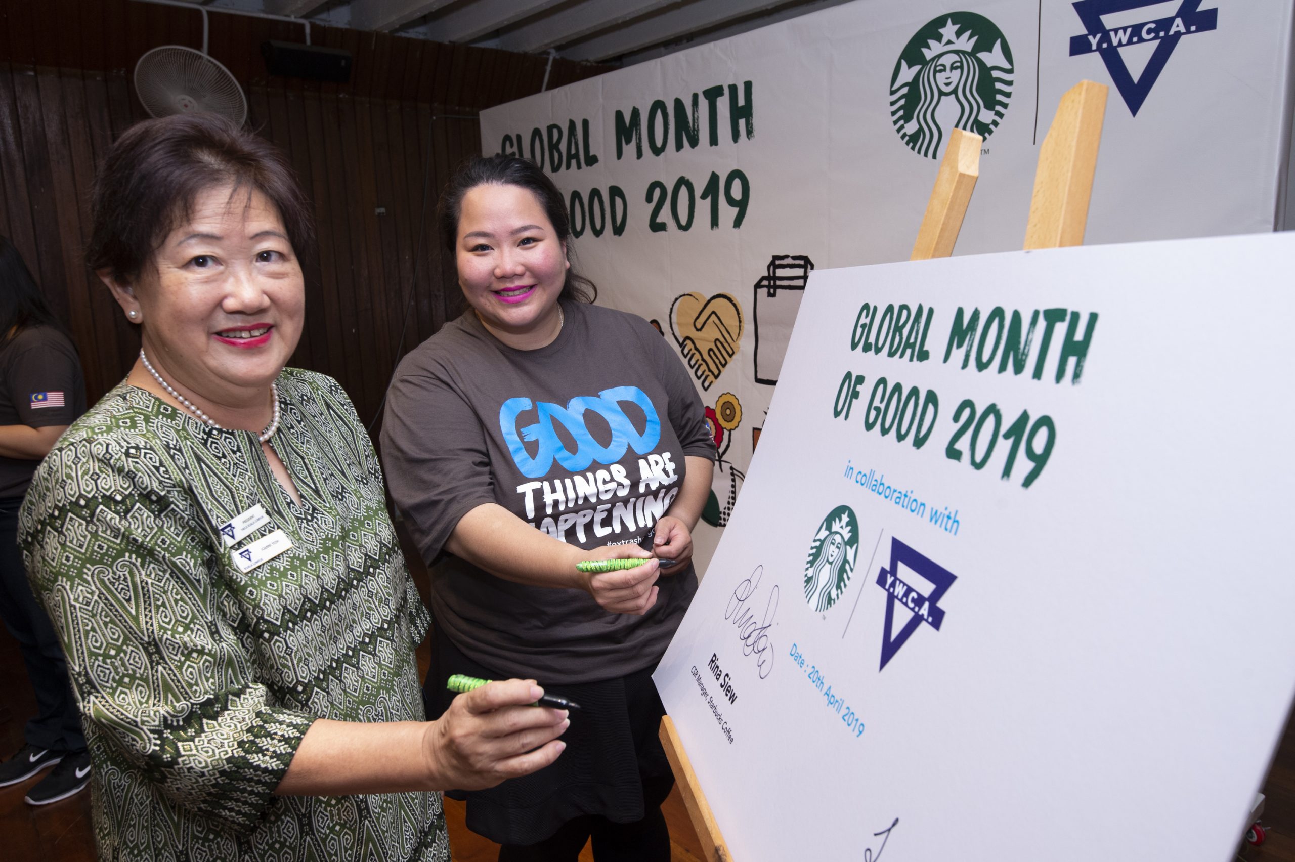 (left) Joanne Yeoh, President of the Young Women’s Christian Association (YWCA) Kuala Lumpur and (right) Rina Siew, Corporate Social Responsibility Manager of Starbucks Malaysia and Brunei officiating the Starbucks Global Month of Good 2019 event (left) Joanne Yeoh, President of the Young Women’s Christian Association (YWCA) Kuala Lumpur and (right) Rina Siew, Corporate Social Responsibility Manager of Starbucks Malaysia and Brunei officiating the Starbucks Global Month of Good 2019 event