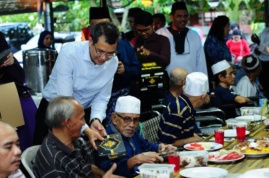 Azhar Awang Kechil, Acting PresidentCEO passing out clothing necessities to the senior residents of Pusat Jagaan Al-Fikrah Kajang