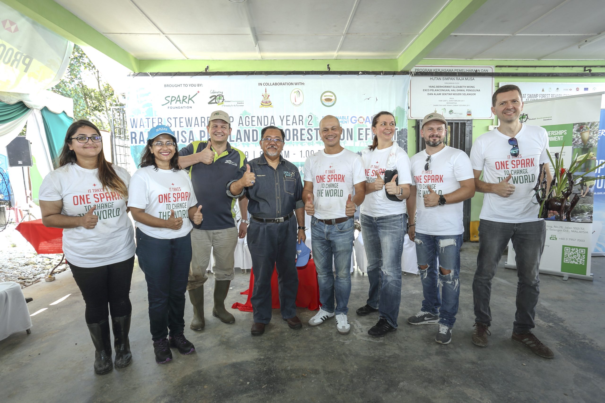 (2nd from left) Renuka Indrarajah, Trustee of SPARK Foundation along with Mr. Faizal Parish, Director of GEC; Dato' Haji Dr. Mohd Puat B. Dahalan, Director of the Selangor State Forestry Department; Roland Bala, Managing Director, Principal Funder of SPARK Foundation
