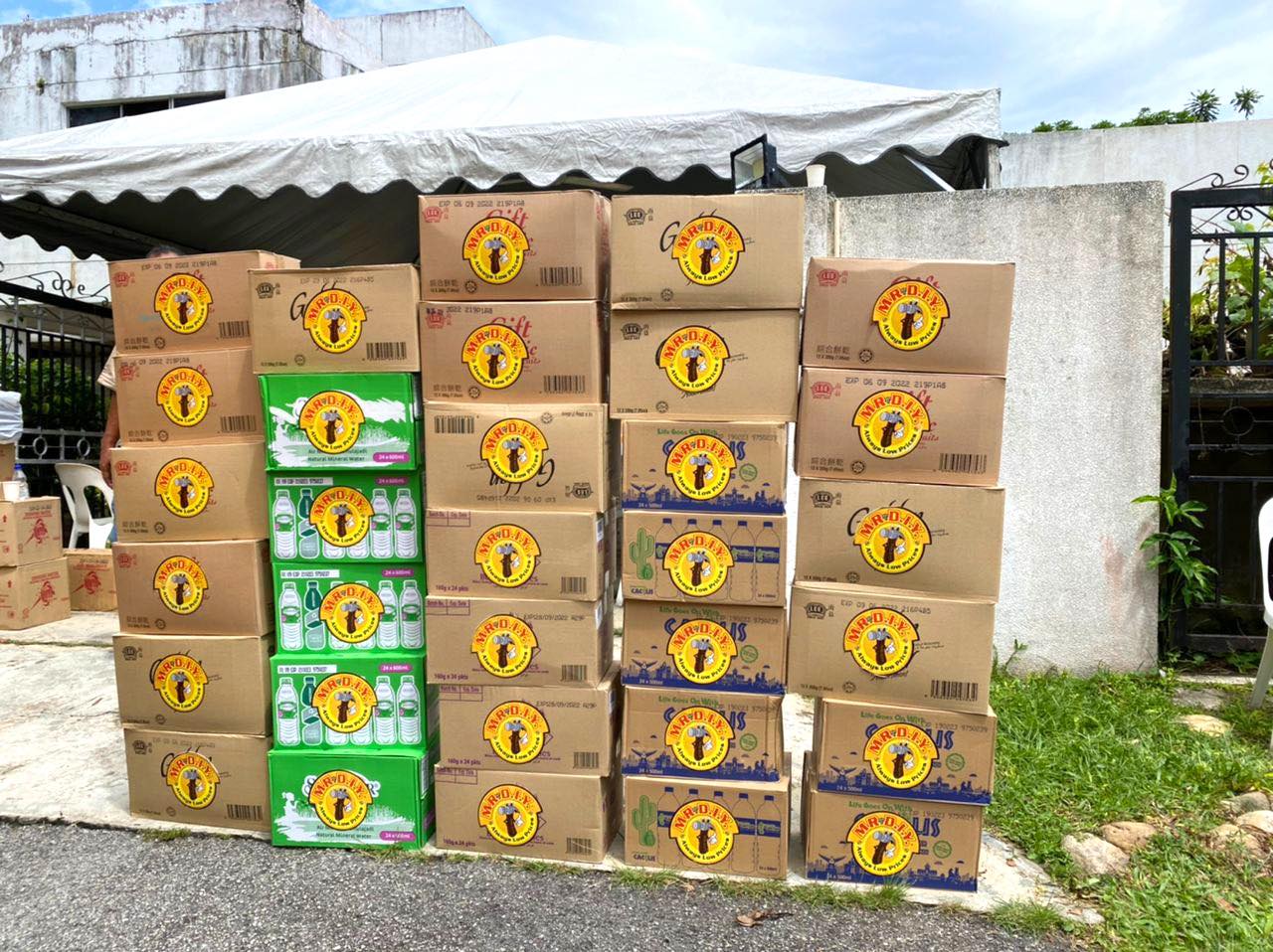 Part-of-the-contribution-from-MR-D.I.Y.-mineral-water-biscuits-and-disposable-bags