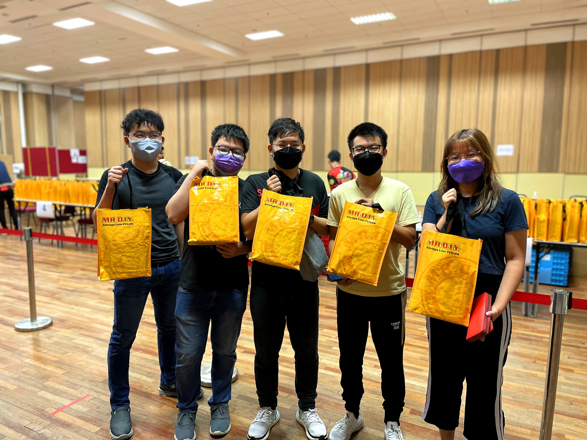 Happy faces of Universiti Tunku Abdul Rahman (UTAR) students after receiving the hygiene kits from MR D.I.Y.