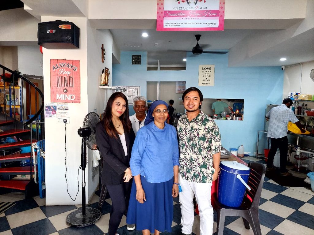CSR Malaysia representatives Mia Nawawi and Ku Ridhwan Ku Noh with Samaritan Hope founder Sister Fatima