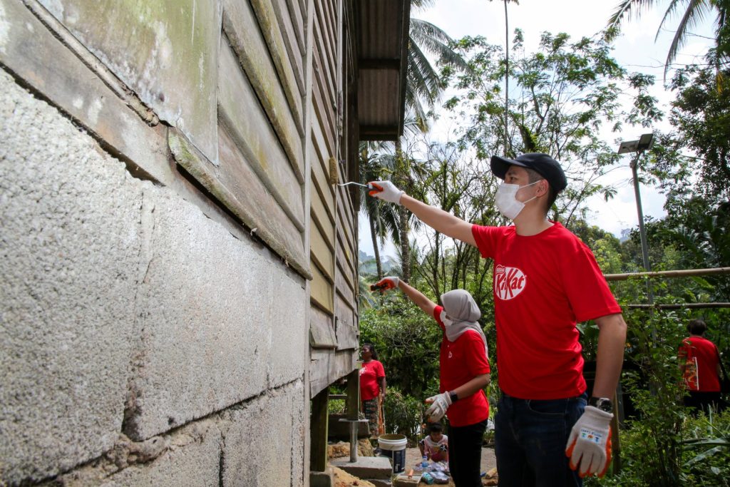 KitKat empowers Orang Asli communities in Selangor with vital home repairs and skills for resilience