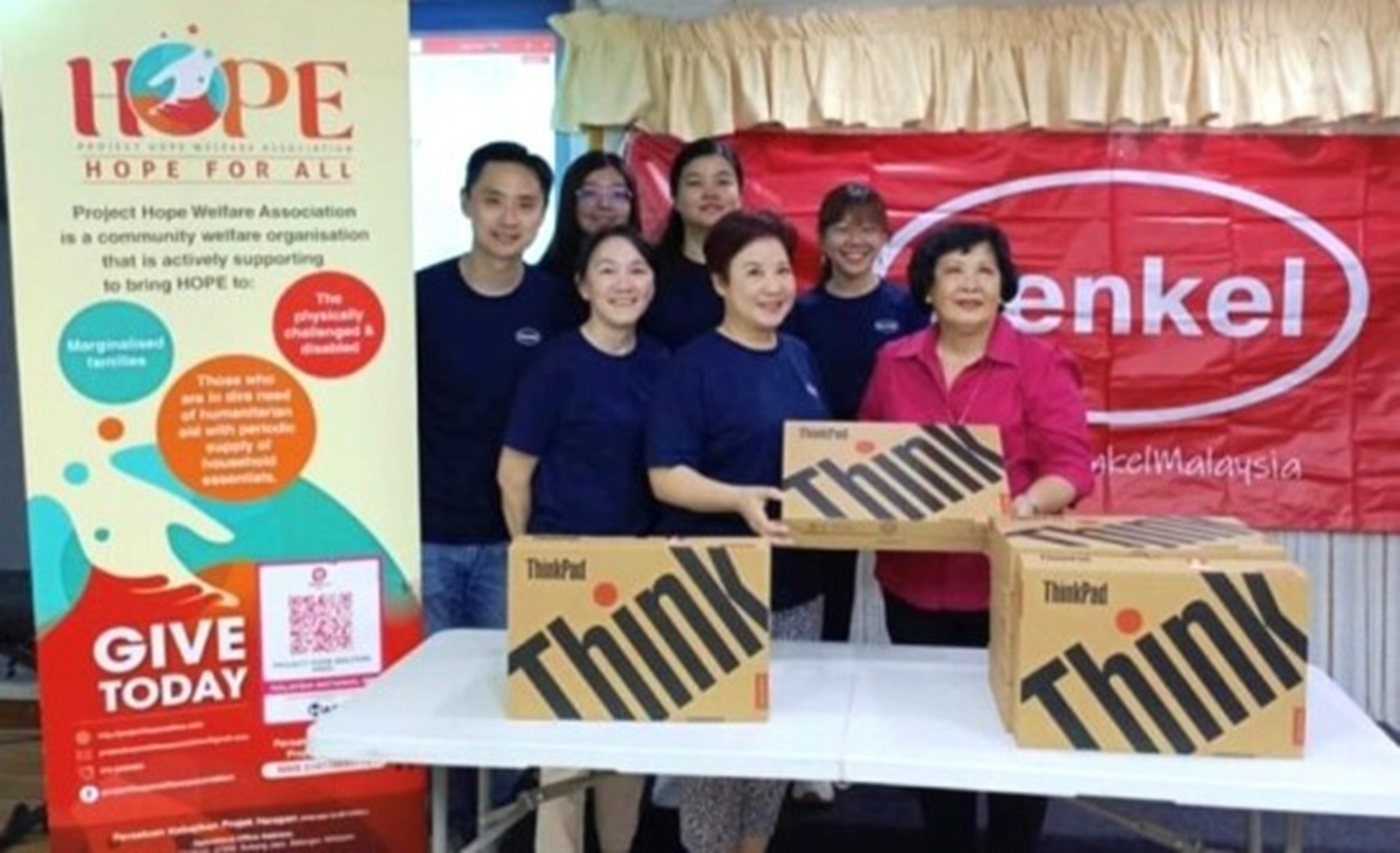 Teoh Tsu-Shien, President of Henkel Malaysia (front center), presents refurbished laptops to Lai Leen, Chair