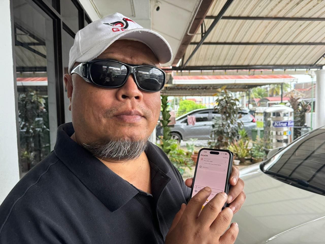 The Maxim application is user-friendly for blind people too; the system is adapted in such a way that you can create orders using your voice