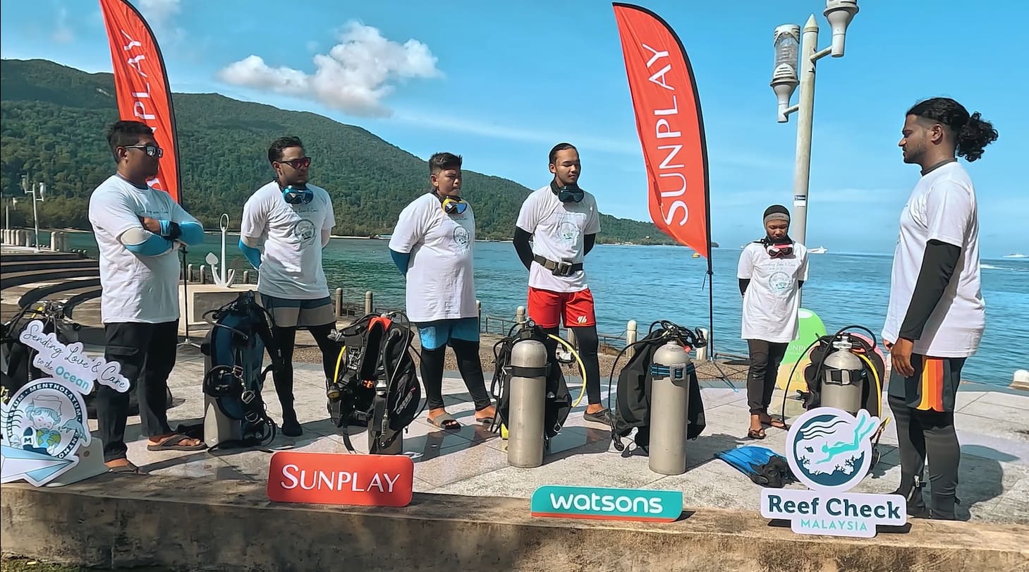 Reef Check Briefing Before Diving