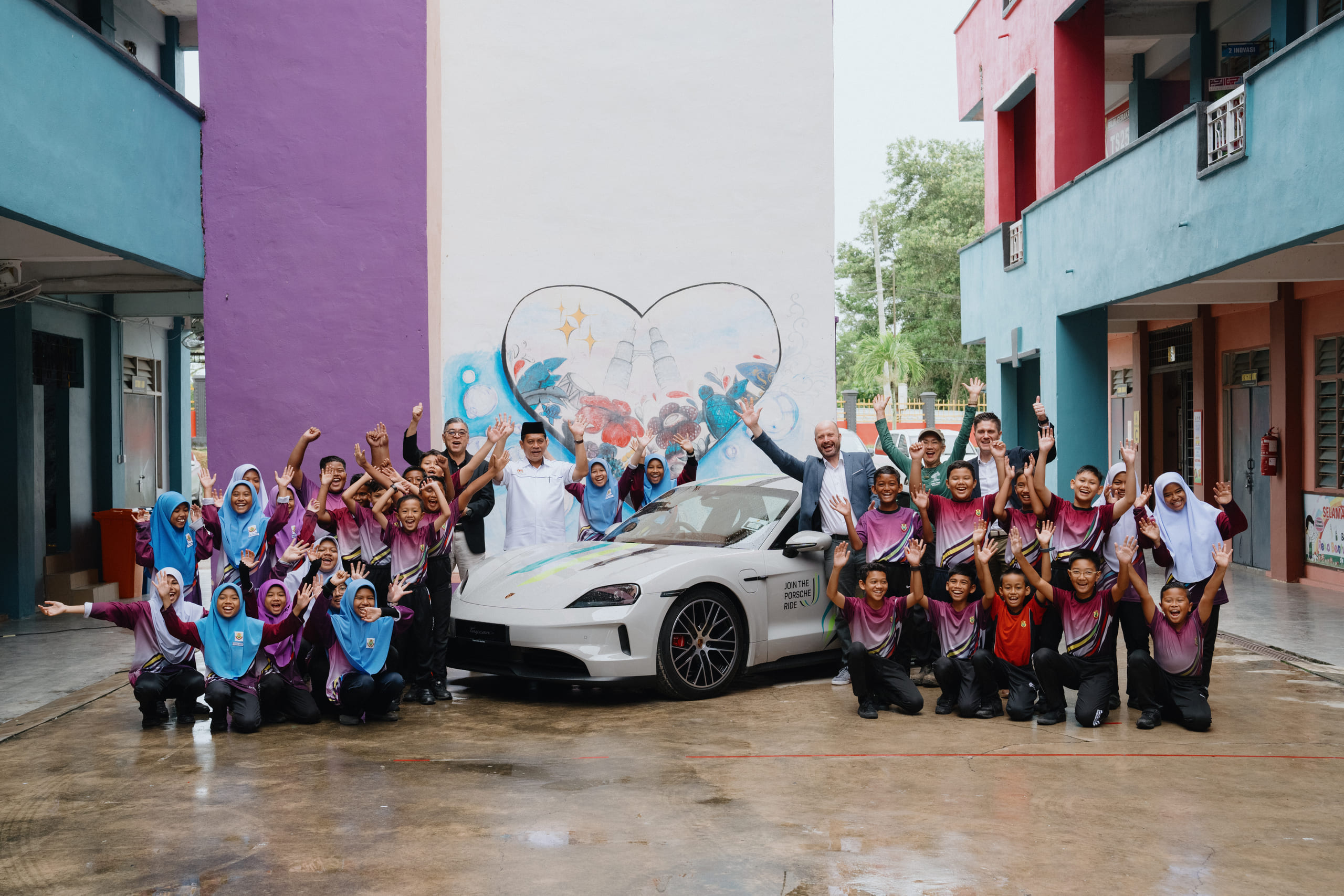 “Join the Porsche Ride” in Malaysia: Contributing Together to a More Sustainable Future