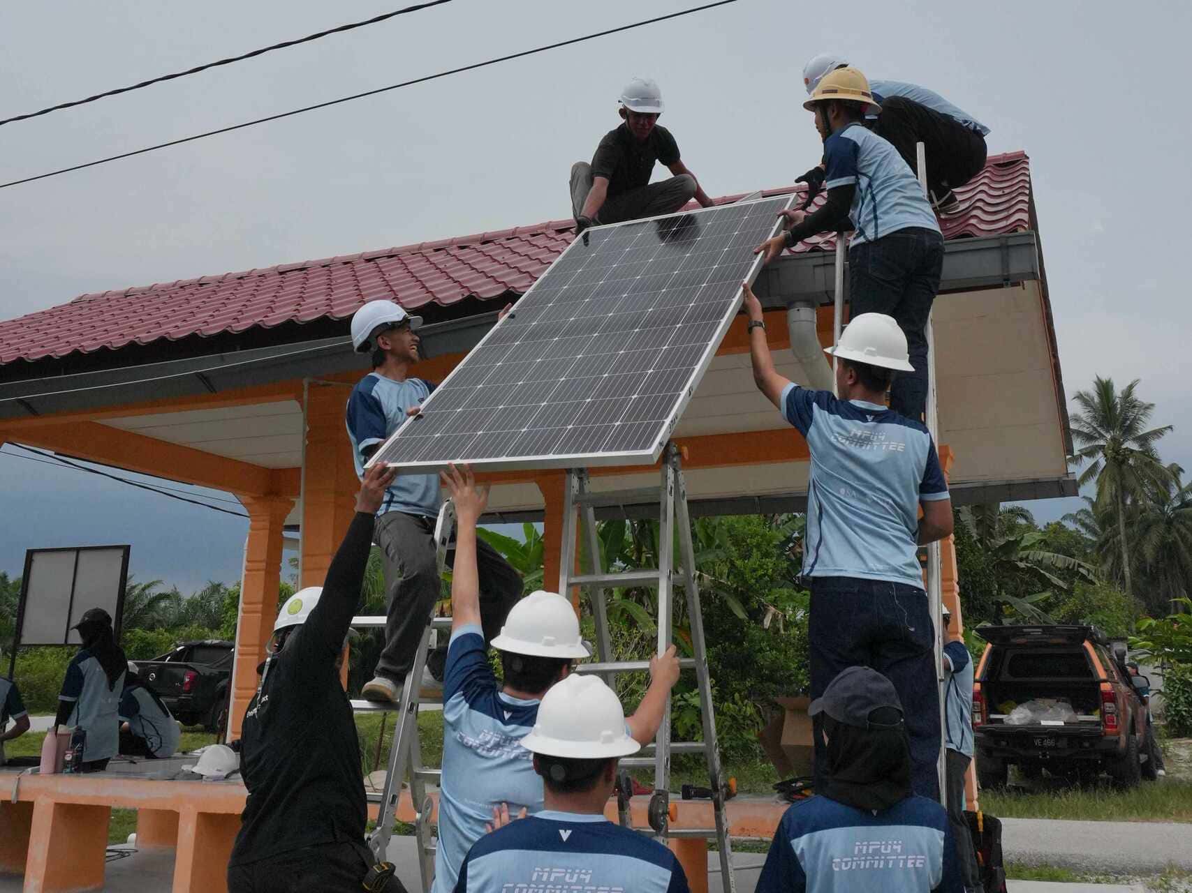 Solarvest Electrifies Orang Asli Villages In Collaboration With UTP Students